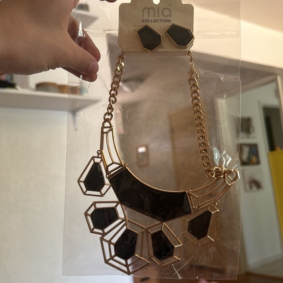 Mia Collection Gold Black Geo Chunky Costume Statement Necklace Earring Set - Picture 3 of 3